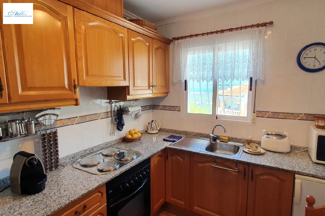 single family house in Oliva for sale, built area 123 m², year built 2002, condition neat, + central heating, plot area 700 m², 2 bedroom, 2 bathroom, ref.: RA-0321-12