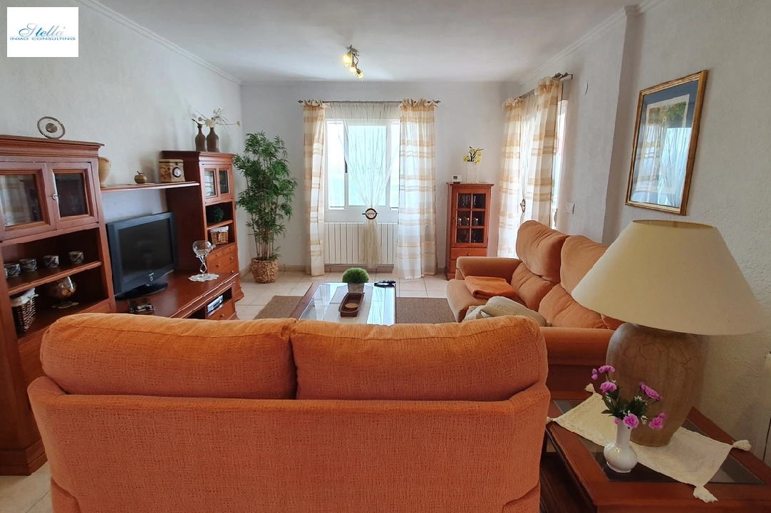 single family house in Oliva for sale, built area 123 m², year built 2002, condition neat, + central heating, plot area 700 m², 2 bedroom, 2 bathroom, ref.: RA-0321-7