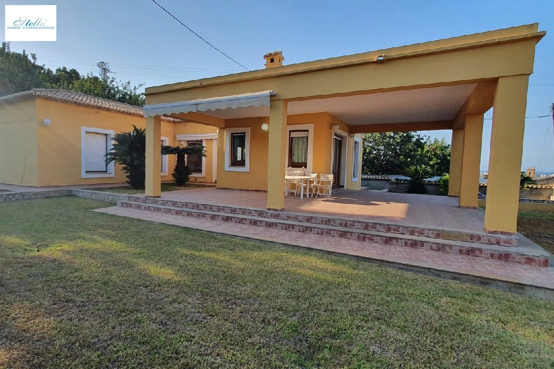 mansion in Oliva for sale, built area 210 m², year built 1995, condition neat, + stove, plot area 849 m², 4 bedroom, 3 bathroom, swimming-pool, ref.: RA-0921-1