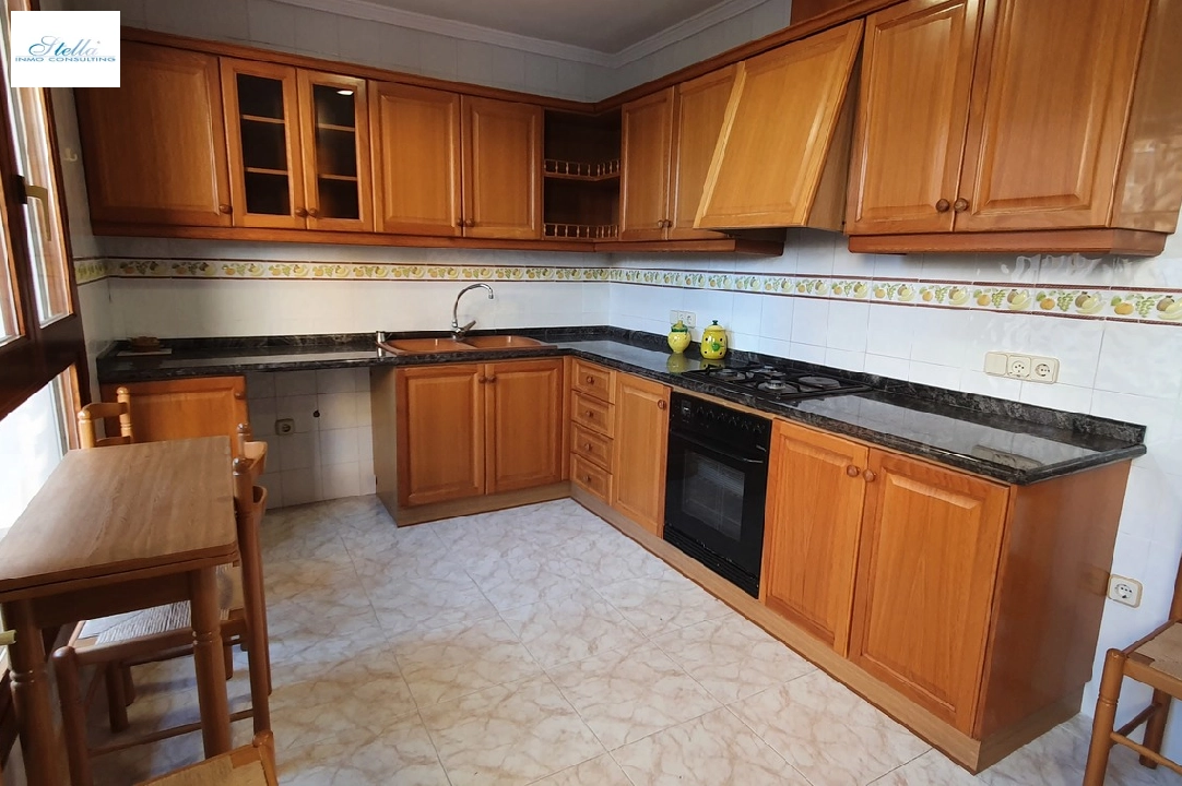 mansion in Oliva for sale, built area 210 m², year built 1995, condition neat, + stove, plot area 849 m², 4 bedroom, 3 bathroom, swimming-pool, ref.: RA-0921-14