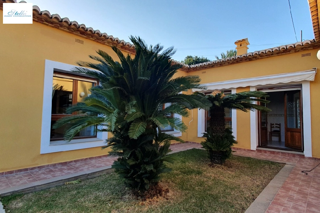 mansion in Oliva for sale, built area 210 m², year built 1995, condition neat, + stove, plot area 849 m², 4 bedroom, 3 bathroom, swimming-pool, ref.: RA-0921-6