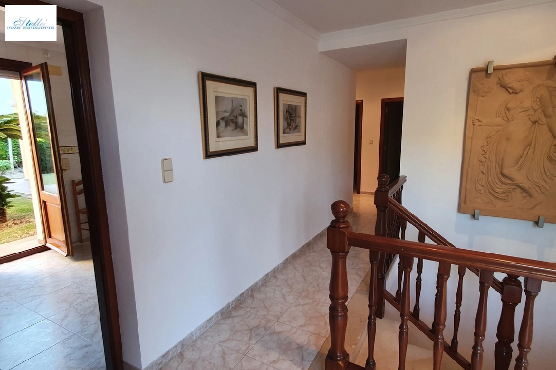 mansion in Oliva for sale, built area 210 m², year built 1995, condition neat, + stove, plot area 849 m², 4 bedroom, 3 bathroom, swimming-pool, ref.: RA-0921-9
