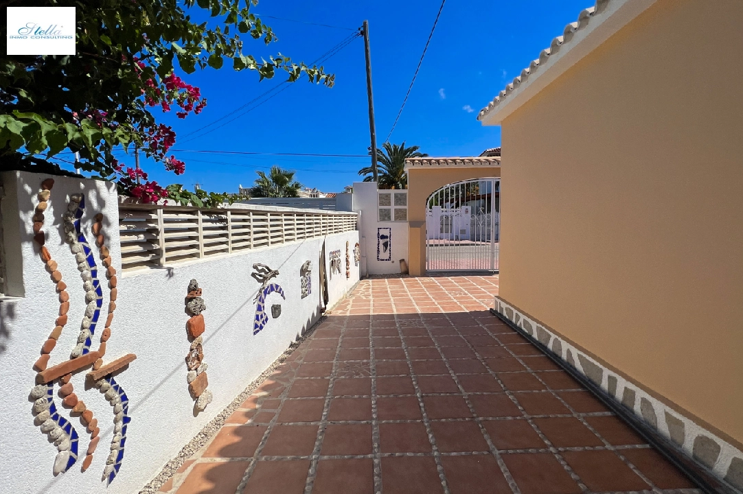 villa in Els Poblets(Partida Gironets) for sale, built area 175 m², year built 1982, condition neat, + KLIMA, air-condition, plot area 585 m², 3 bedroom, 3 bathroom, swimming-pool, ref.: RG-0523-12