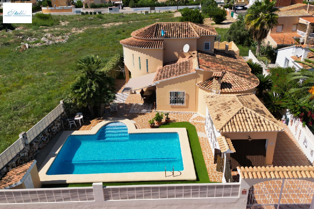 villa in Els Poblets(Partida Gironets) for sale, built area 175 m², year built 1982, condition neat, + KLIMA, air-condition, plot area 585 m², 3 bedroom, 3 bathroom, swimming-pool, ref.: RG-0523-42